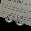 Orecchini a cerchio classici in argento 925 con design a trama di croissant - Argento 925 / Stile Cerchio a Costine (EHZ028)