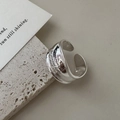 Anillo abierto minimalista de plata S925 con textura ondulada y letras grabadas - Abierto Ajustable / Plateado (JZX052)