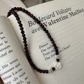 Collana in argento S925 con perle rosso scuro e pendente a cuore martellato - Argento 925 / Occhio di Tigre Rosso