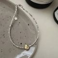 Minimalistisches S925 Sterlingsilber-Perlenarmband mit einer großen goldenen gebürsteten Perle - Kontrast-Silber-Katzenaugen-Stil (15SL31) / 925er Silber
