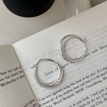 Pendientes de aro de plata de ley S925 con diseño trenzado sobre una página de libro - Estilo Torcido Vintage (EHZ047)