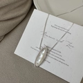 Collar de plata de ley S925 con colgante ovalado de nácar en una tarjeta de regalo - Plata 925 / Estilo Nácar Ovalado (XL035)