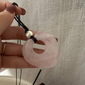 Pendentif cœur en quartz rose et argent S925 avec collier en cordon tissé noir - Quartz Rose Cœur Pierre Naturelle (37TL52) / Argent 925