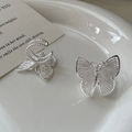 S925 Sterling Silber Schmetterling Ohrmanschetten mit filigranem Design auf Keramikteller - Schmetterlingsstil (Einzelpreis) (EHZ098) / 925er Silber