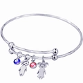 Silbernes Armband mit Jungen- und Mädchen-Anhängern und blauen und rosa Kristallen - Weiß
