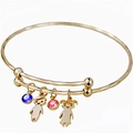 Goldener verstellbarer Armreif mit Jungen- und Mädchen-Anhängern sowie Schmucksteinen - Gelb