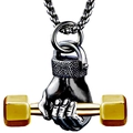 Collar con colgante de puño y pesa en tonos plata y oro con cadena de caja para hombres - Negro de Fusil y Dorado