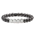 Bracciale personalizzato in ematite con dischi metallici incisi e perline nere opache - 8mm Perle Argento