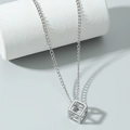 Collier géométrique minimaliste avec pendentif cube évidé et pierre de zircone centrale - Couleur Acier