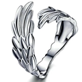 Anillo de pluma plateado ajustable con textura de ala detallada y acabado metálico - Abierto Ajustable / Pluma Ala Plata