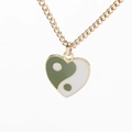 Halskette mit grün-weißem Yin-Yang-Herzanhänger und feiner vergoldeter Gliederkette - Grün Weiß Tai Chi Herzanhänger / Grün Yin Yang Goldkette
