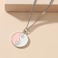 Silberne Halskette mit pink-weißem Emaille-Anhänger in Herz-Yin-Yang-Form - Silber