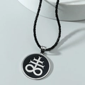 Collana con pendente Croce di Leviatano gotica e cordino in pelle nera su sfondo grigio - Grande-Croce di Leviatano