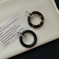 Minimalist S925 silver hoop earrings with dark tortoiseshell and black resin rings - 925 Silver / Dark Coffee Tortoiseshell Resin (37ES32)