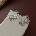 Orecchini quadrati intrecciati in argento sterling S925 con texture frangiata moderna - Stile quadrato irregolare intrecciato (EH004) / Argento 925
