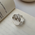 S925 Sterling Silber Blumenring mit verstellbarem Wellenband auf ästhetischem Buchhintergrund - Einstellbar Offen / Relief-Hohlblumen-Offener Ring (JZG094)