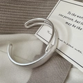 Bracciale aperto in argento sterling S925 minimalista con finitura opaca spazzolata - Bracciale rigido aperto irregolare spazzolato (SZQ068)