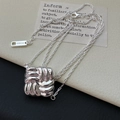 Minimalistische S925 Sterlingsilber Kette mit hohl gewebtem quadratischem Anhänger in Glanz - Quadratischer Geflochtener Knoten (XL190) / 925er Silber