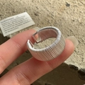 Minimalistischer S925 Sterlingsilber Ring mit geripptem Wickeldesign und Vintage-Stil - Drahtgewickelter Gerippter Breiter Offener Ring (JZH117)