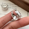 Pendientes de aro anchos de plata esterlina S925 con esmalte blanco en soporte de madera - Plata 925 / Blanco