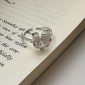 Anillo abierto flor de orquídea plata mate S925 sobre página de libro antiguo - Estilo Orquídea (JZF070)
