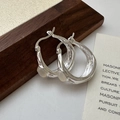 Créoles minimalistes en argent 925 à texture de lave avec inserts en pierre de lune - Argent 925 / Style Blanc (EHN067)