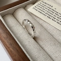S925 Sterling Silber Ring mit geometrischer Pyramidenstruktur in einer Holzschmuckschatulle - Einstellbar Offen / Silber (JZB136)