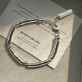 S925 Silber Armband im minimalistischen Design mit Future Expectation Anhänger-Detail - Unregelmäßiger Rohrperlen-Stil (21SL33) / 925er Silber