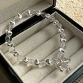 S925 Sterling Silber Perlenarmband mit weißem Kristall und silbernem Schleifenanhänger - Schleife Perlen Stil (20SL31)