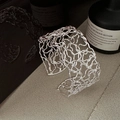 Minimalistisches hohl gewebtes Armband aus 925er Sterlingsilber mit breiter Manschette - Unregelmäßiger hohler gewebter Stil (SZ012) / 925er Silber
