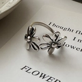 Vintage S925 Silber Gänseblümchen Ring mit oxidierter Textur und offenem Design - Einstellbar Offen / Doppel-Gänseblümchen Hohl-Stil (JZA152)