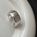 Minimalistischer S925 Sterlingsilber Ring mit gravierten Sternen und Zirkonsteinen - Einstellbar Offen / Vintage Stern-Relief-Stil (JZD075)