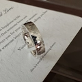 Minimalistischer S925 Sterlingsilber Ring mit einzigartiger Fischschuppen-Textur Oberfläche - Einstellbar Offen / Crushed-Ice-Stil (JZH104)