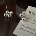 S925 Sterling Silber Kugelstecker mit vier polierten Kugeln in minimalistischem Stil - 925er Silber / Perlencluster Stil (EH191)