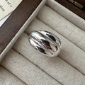 Breiter S925 Sterlingsilber Ring mit vertikaler Textur in einer hochwertigen Schmuckschatulle - Einstellbar Offen / Dreilagiger Breiter Stil (JZA112)