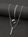 Detailsicht auf silbernes Edelstahl-Schmuckset mit Stabanhänger, Kette und breitem Bandring - Polierter Ring Set (Set 2)