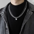 Détail du collier double couche en acier inoxydable avec pendentif lettre B gothique - Lettre B