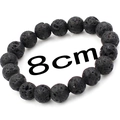 Detailansicht eines 8cm Lavastein-Armbands mit schwarzer, poröser Perlenoberfläche - 8cm Innendurchmesser Stil (TQS20256) / Lila