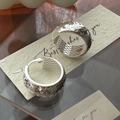 Funkelnde S925 Sterling Silber Creolen mit Fischschuppen-Textur und hohlem Mesh-Design - Gehämmerte Geometrische Ohrstecker (EHK078) / 925er Silber