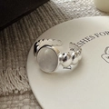 Anello in argento S925 con pietra di luna ovale e fascia regolabile a onde testurizzate - Aperto Regolabile / Stile Pietra Ovale Argentata (JZA125)