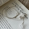 Collar de plata S925 con cuentas de cristal y cierre de barra en T sobre un libro viejo - Collar de Fantasma de Copo de Nieve Retro (9TL53) / Plata 925