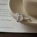 Minimalistischer S925 Sterlingsilber Herzring mit gebürsteter Oberfläche und offenem Band - Einstellbar Offen / Herz Gebürsteter Stil (JZA151)