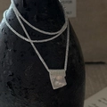 Collar minimalista de plata de ley S925 con colgante geométrico de metal cepillado - Plata 925 / Colgante de Bola Transparente Cuadrada Geométrica Cepillada (XL347)