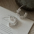 Orecchini a spirale minimalisti in argento S925 su carta vintage dalla trama ruvida - Stile Spirale Attorcigliata (EHI088) / Argento 925