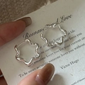 Eleganti orecchini in argento a stella ondulata su un biglietto con poesia vintage - Stile Floreale a Onde (EHY129) / Argento 925