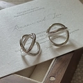 Minimalist S925 sterling silver hoop earrings with interlocking heart and circle design - Overlapping Double Ring Style (EHN078) / 925 Silver