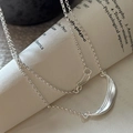 Minimalistische S925 Sterling Silber Smile Halskette mit mattem Halbmond Anhänger auf Buch - Lächeln-Kurve Stil (XLT135)