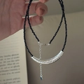 Collana in argento S925 con perle di spinello nero e ciondolo a tubo martellato - Argento 925 / Stile Croissant Martellato Nero (20TL51)