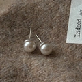 Elegant S925 sterling silver pearl stud earrings on a textured knitted fabric background - Acorn Shape White Pearl Style (EHZ064) / 925 Silver
