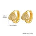 Vue détaillée des boucles d'oreilles créoles dorées avec motif coquillage et zircones - Forme Coquillage (EBD-497G)